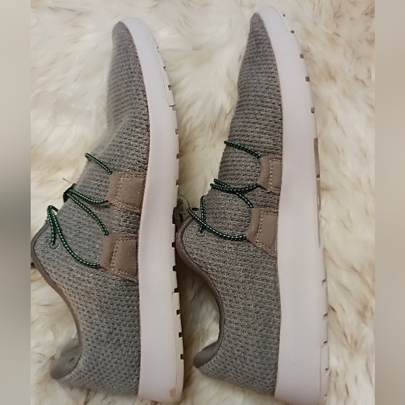 Shoes - Picture 5 of 8